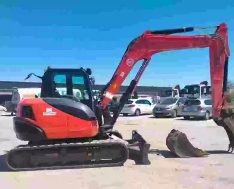 1. Mini Excavadora Kubota Kx080-4